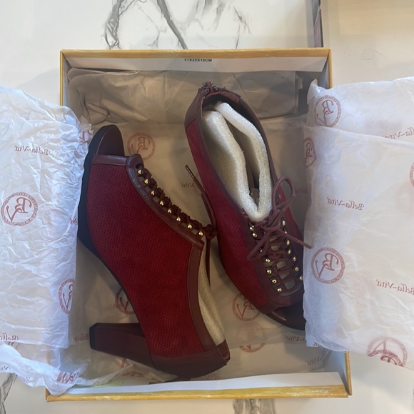 Bella Vita Burgundy Suede Peep toe,lace up,chunky heel,zipper closure,7 1/2, - Picture 12 of 16